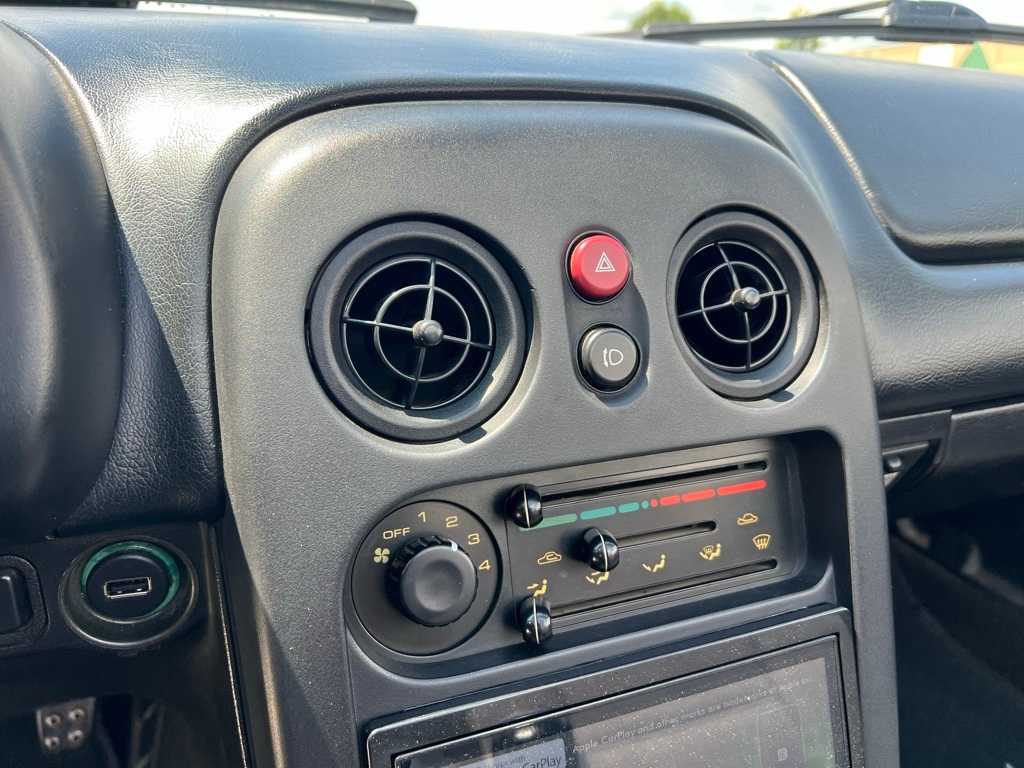 Thumbnail: 1995 Mazda MX-5 Miata - 30