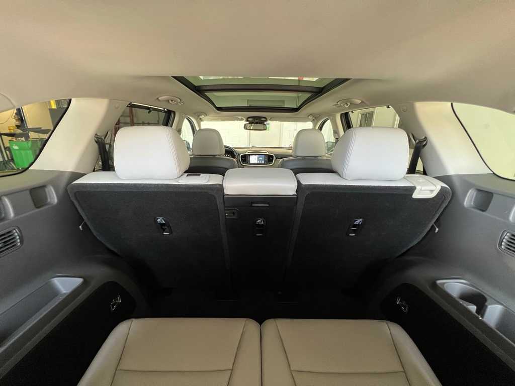 Thumbnail: 2019 Kia Sorento - 25