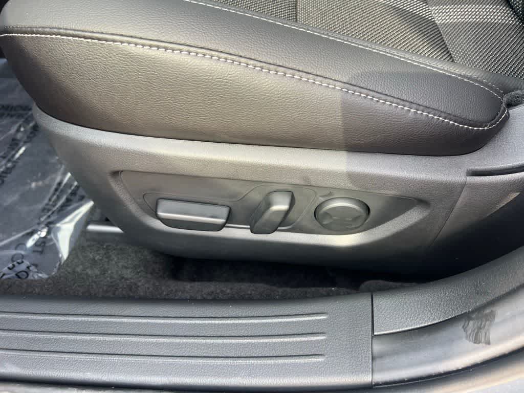 Thumbnail: 2025 Mazda CX-50 - 14