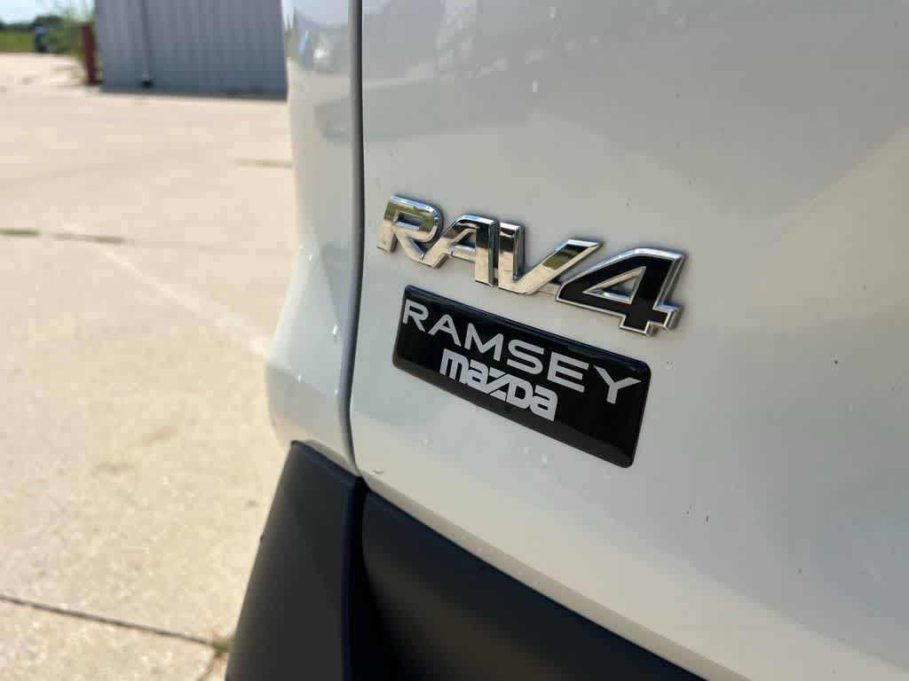 Thumbnail: 2020 Toyota RAV4 - 16