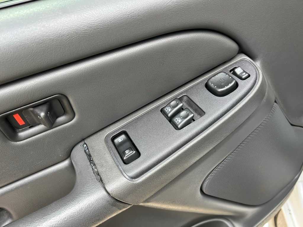 Thumbnail: 2005 GMC Sierra 2500 - 16