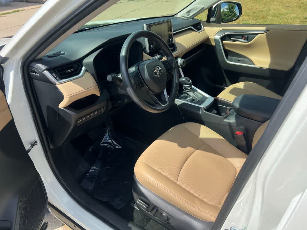 Thumbnail: 2020 Toyota RAV4 - 19