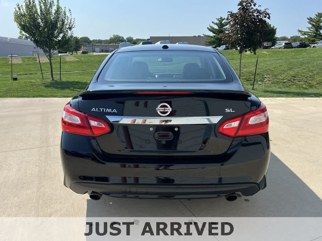 Thumbnail: 2016 Nissan Altima - 5