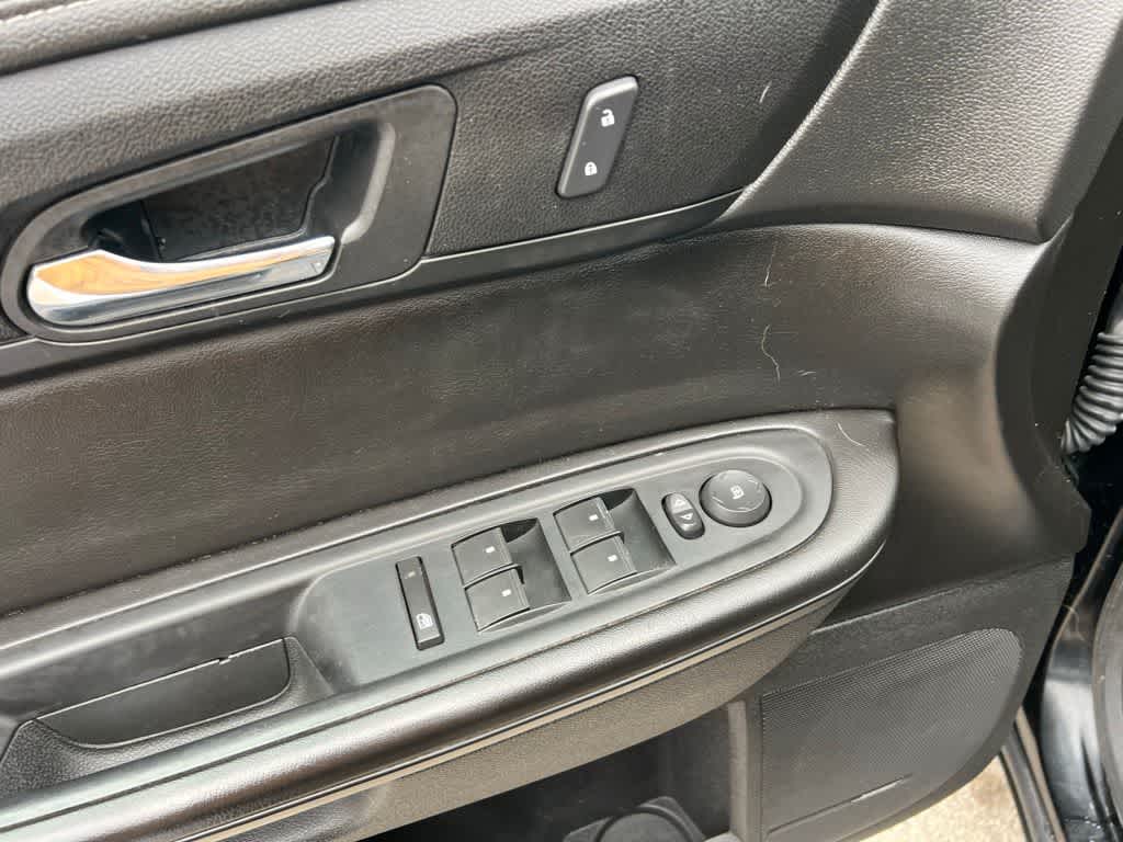 Thumbnail: 2015 Chevrolet Traverse - 16