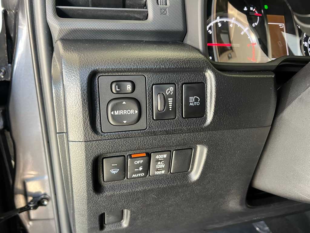 Thumbnail: 2020 Toyota 4Runner - 17