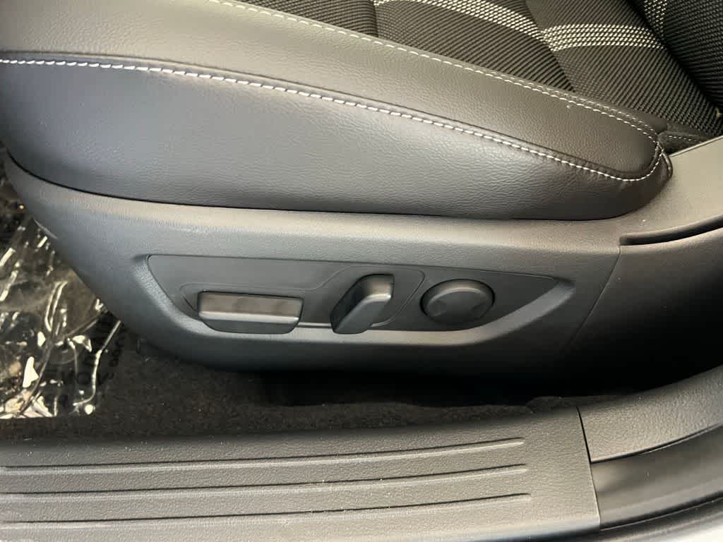 Thumbnail: 2025 Mazda CX-50 - 15