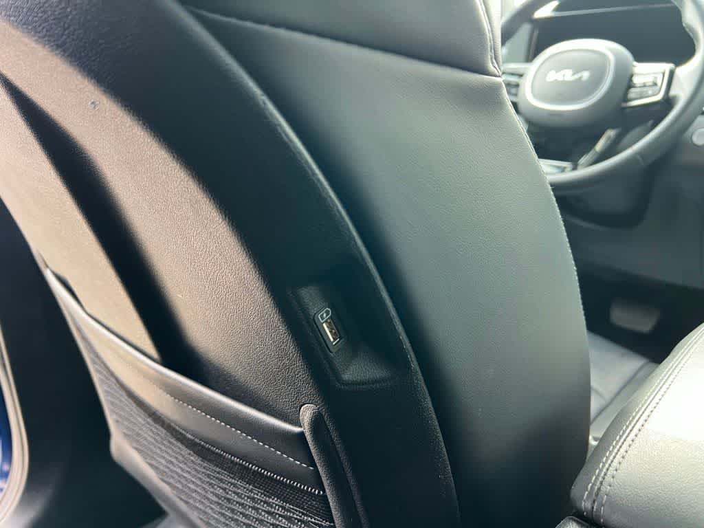 Thumbnail: 2023 Kia Sorento - 24