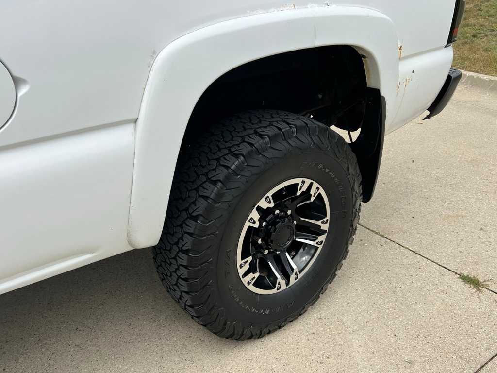 Thumbnail: 2005 GMC Sierra 2500 - 11