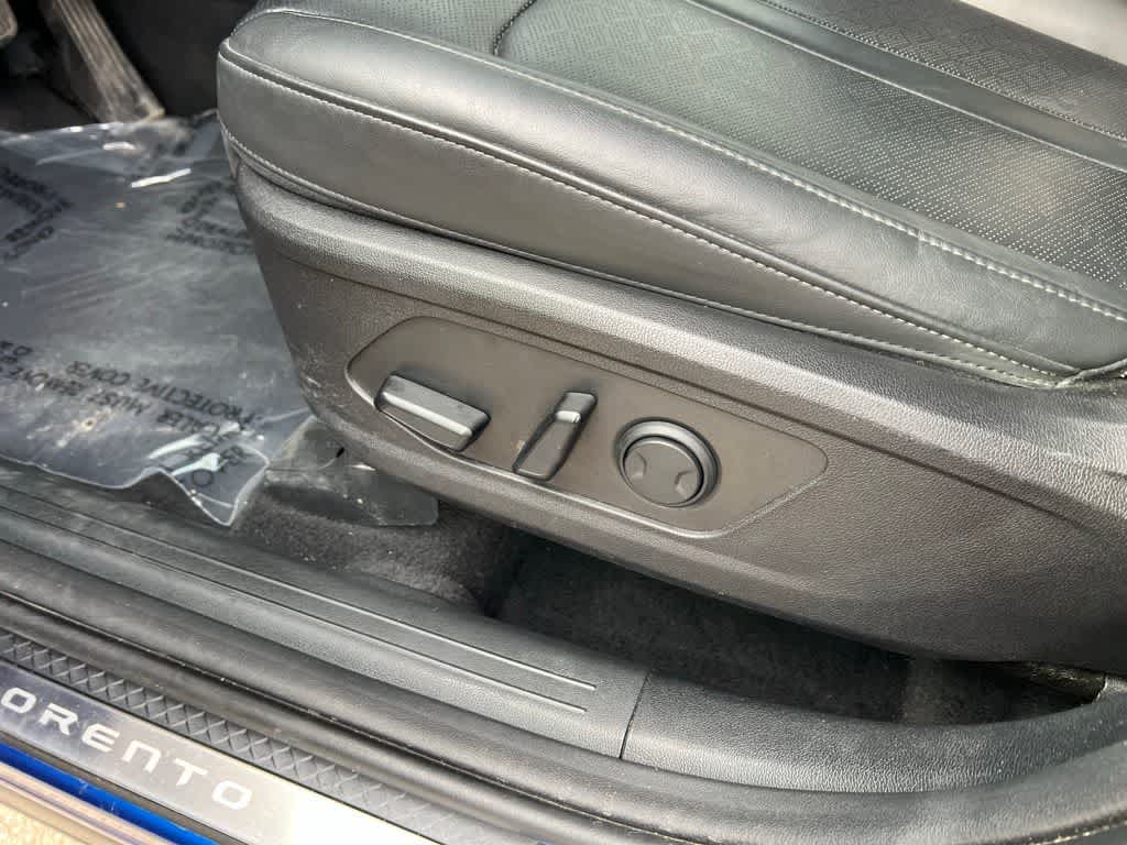 Thumbnail: 2023 Kia Sorento - 18