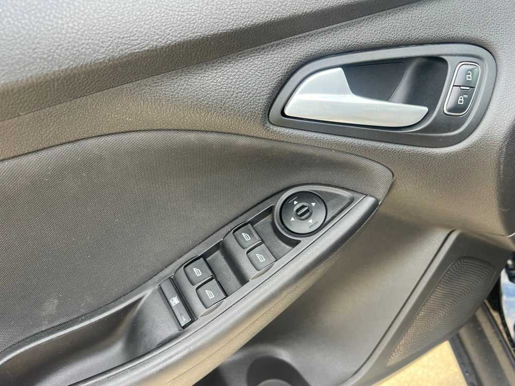 Thumbnail: 2016 Ford Focus - 13