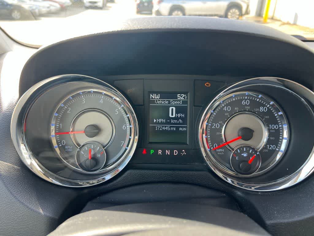 Thumbnail: 2012 Chrysler Town & Country - 37