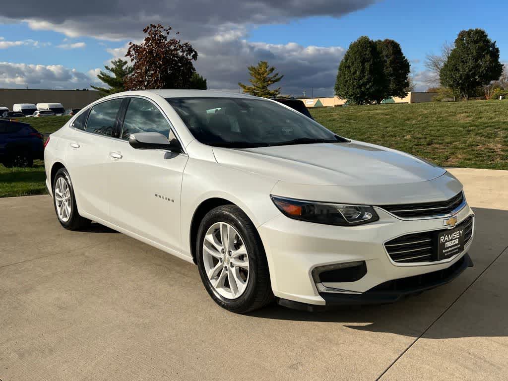 Thumbnail: 2017 Chevrolet Malibu - 8