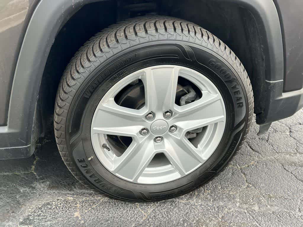 Thumbnail: 2022 Jeep Compass - 13