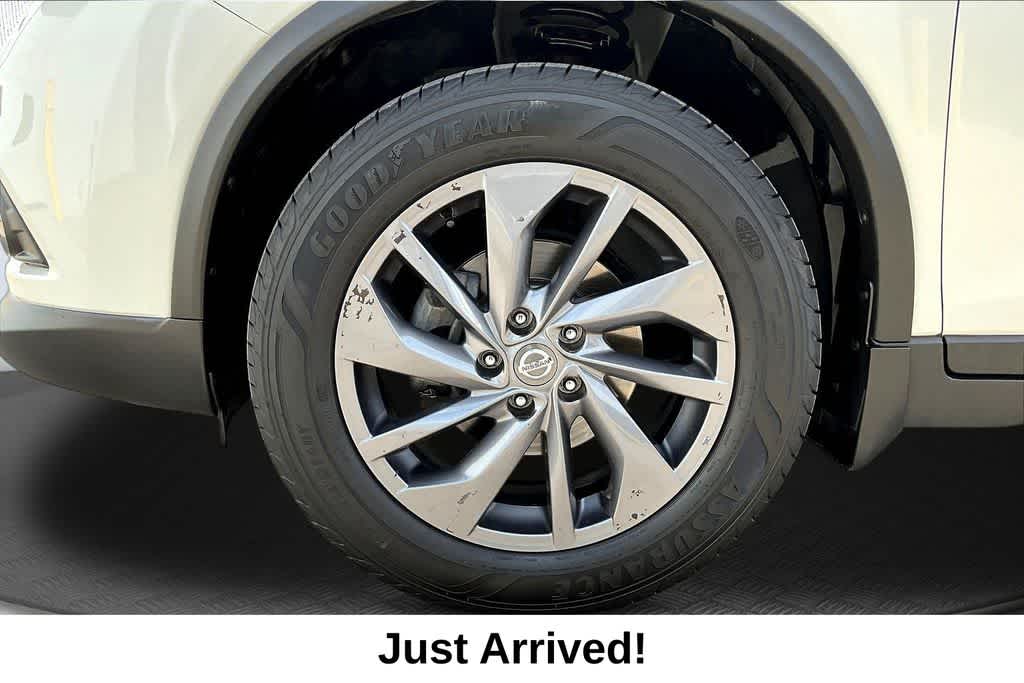 Thumbnail: 2016 Nissan Rogue - 8
