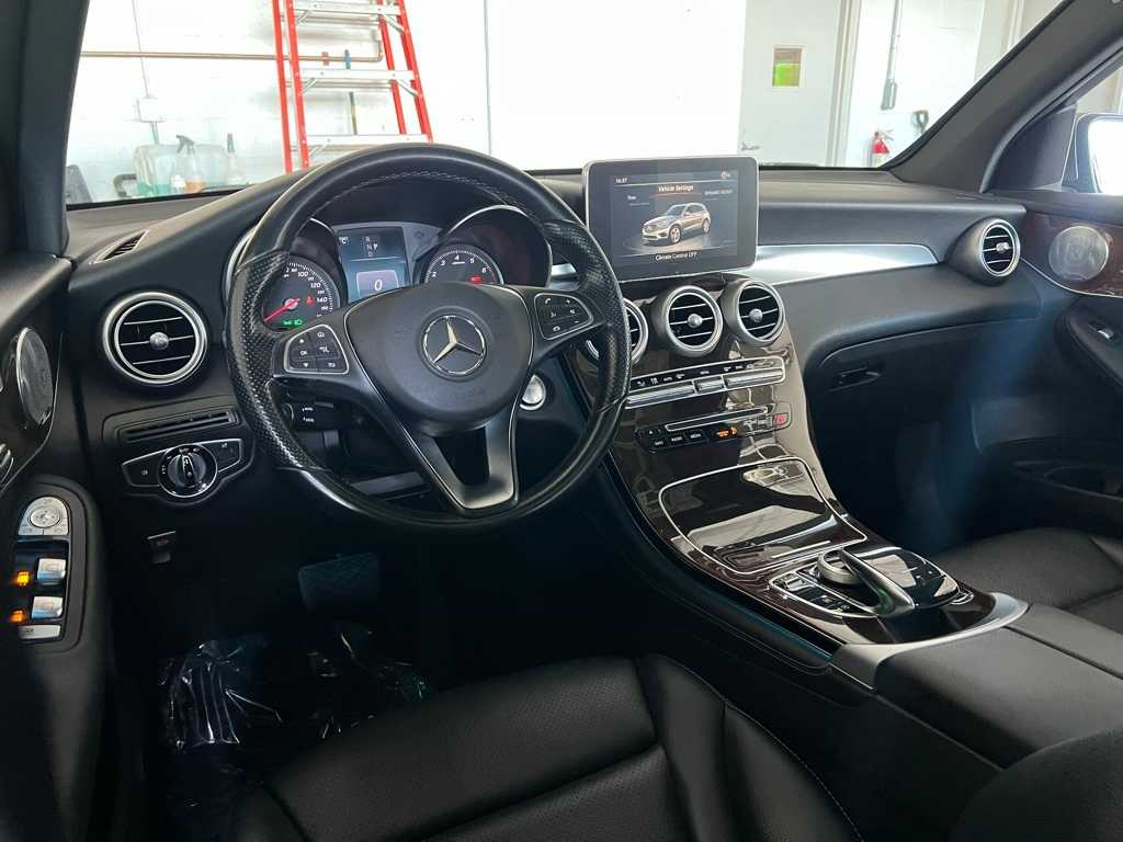 Thumbnail: 2017 Mercedes-Benz GLC - 25