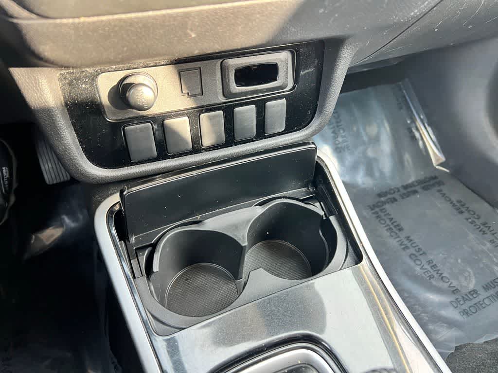 Thumbnail: 2018 Mitsubishi Outlander - 29