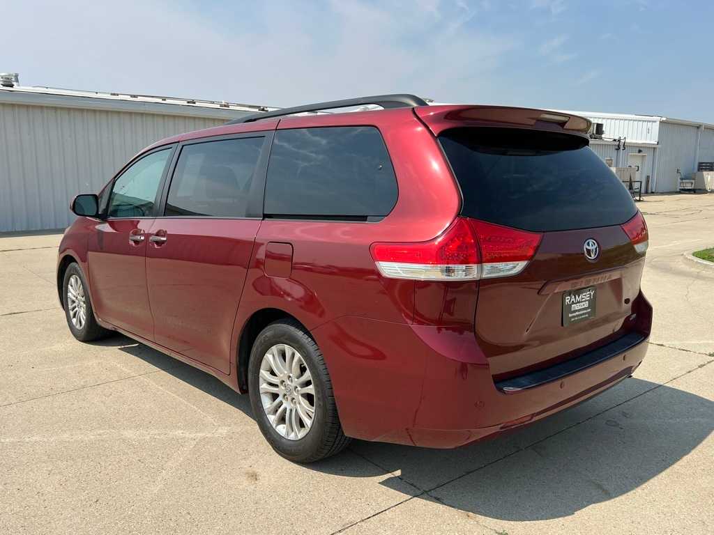 Thumbnail: 2012 Toyota Sienna - 3