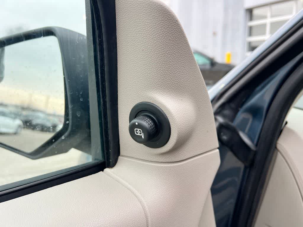 Thumbnail: 2011 Ford Escape - 17