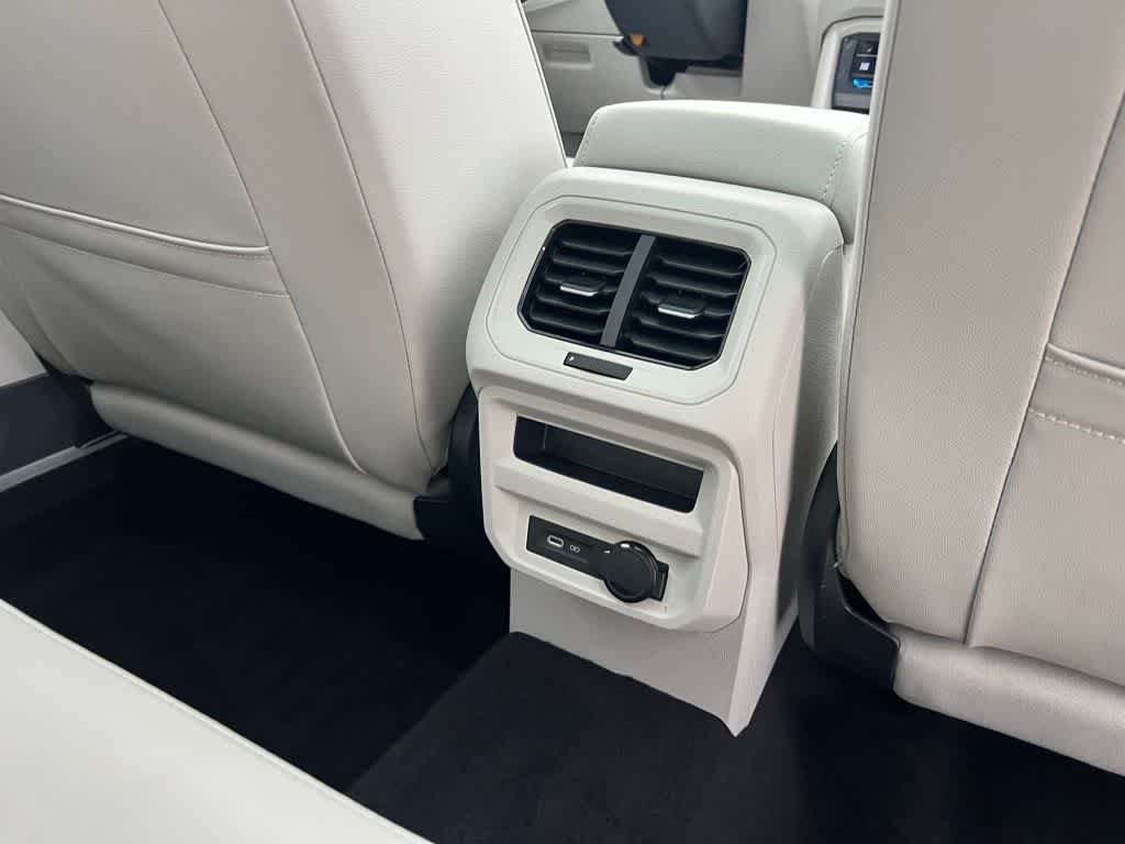 Thumbnail: 2023 Volkswagen Tiguan - 18