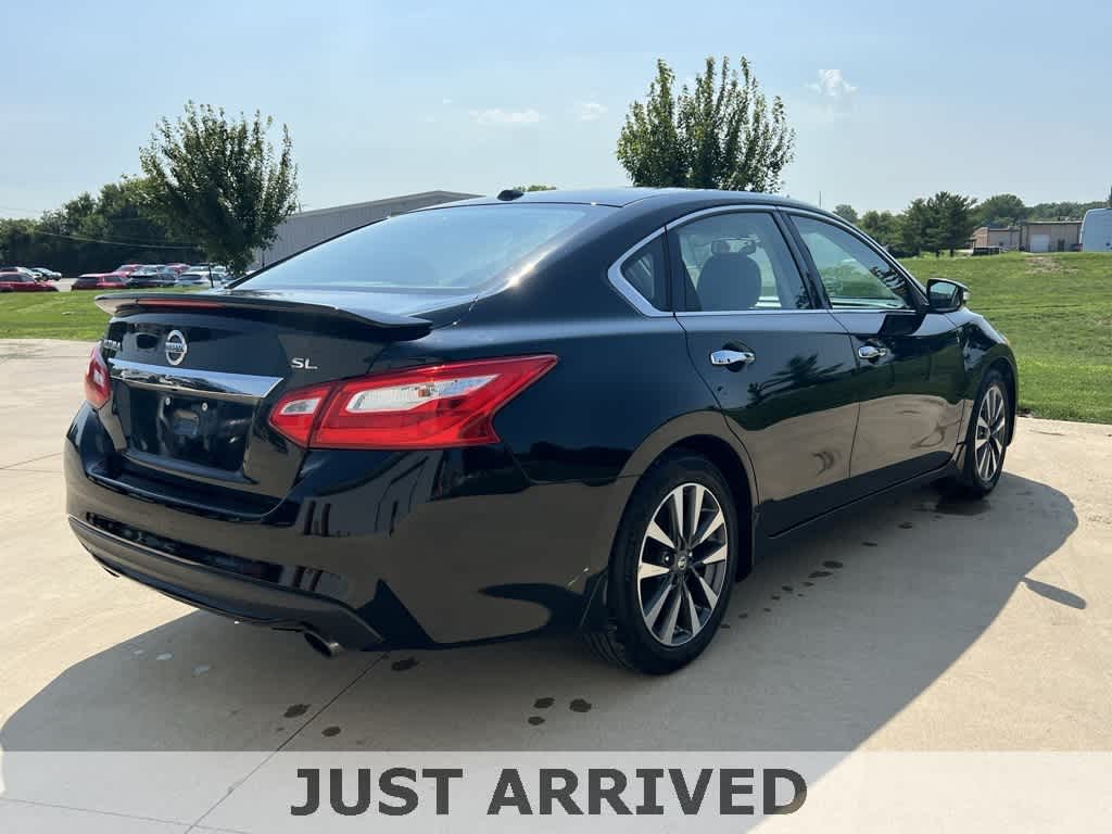 Thumbnail: 2016 Nissan Altima - 6