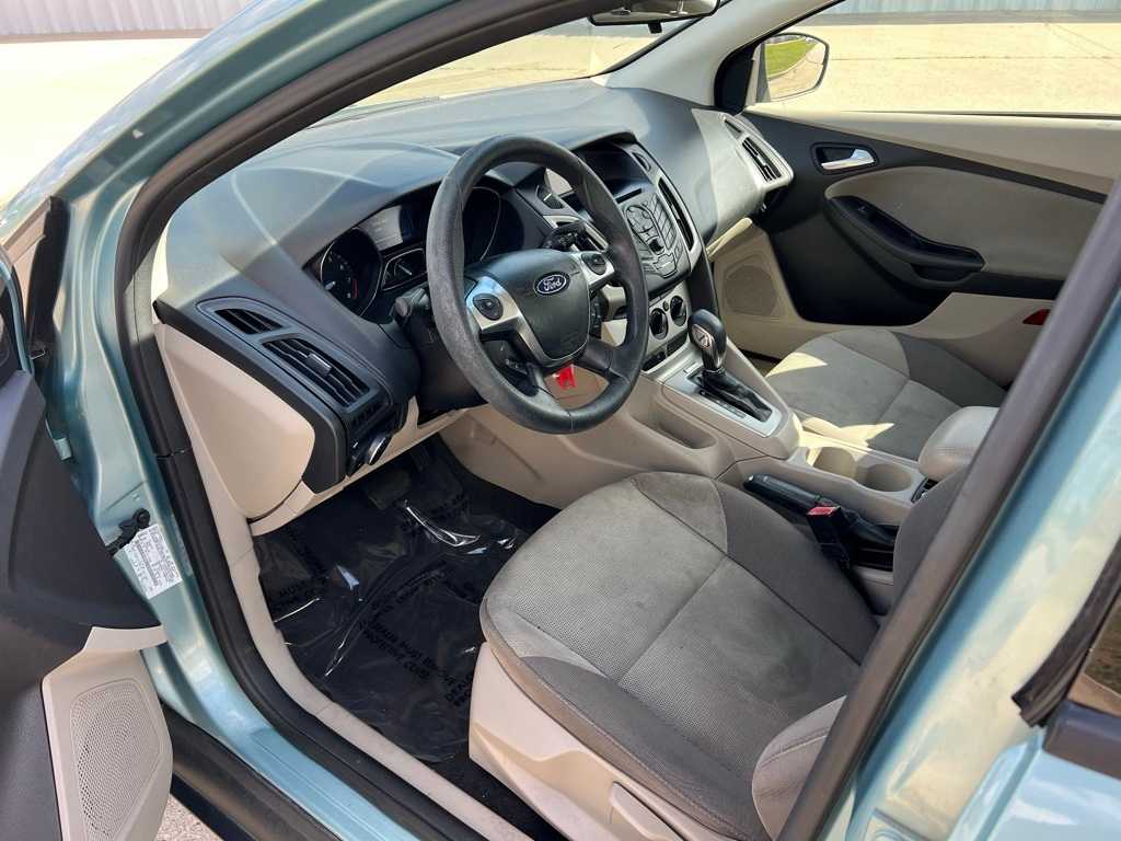 2012 Ford Focus SE 9