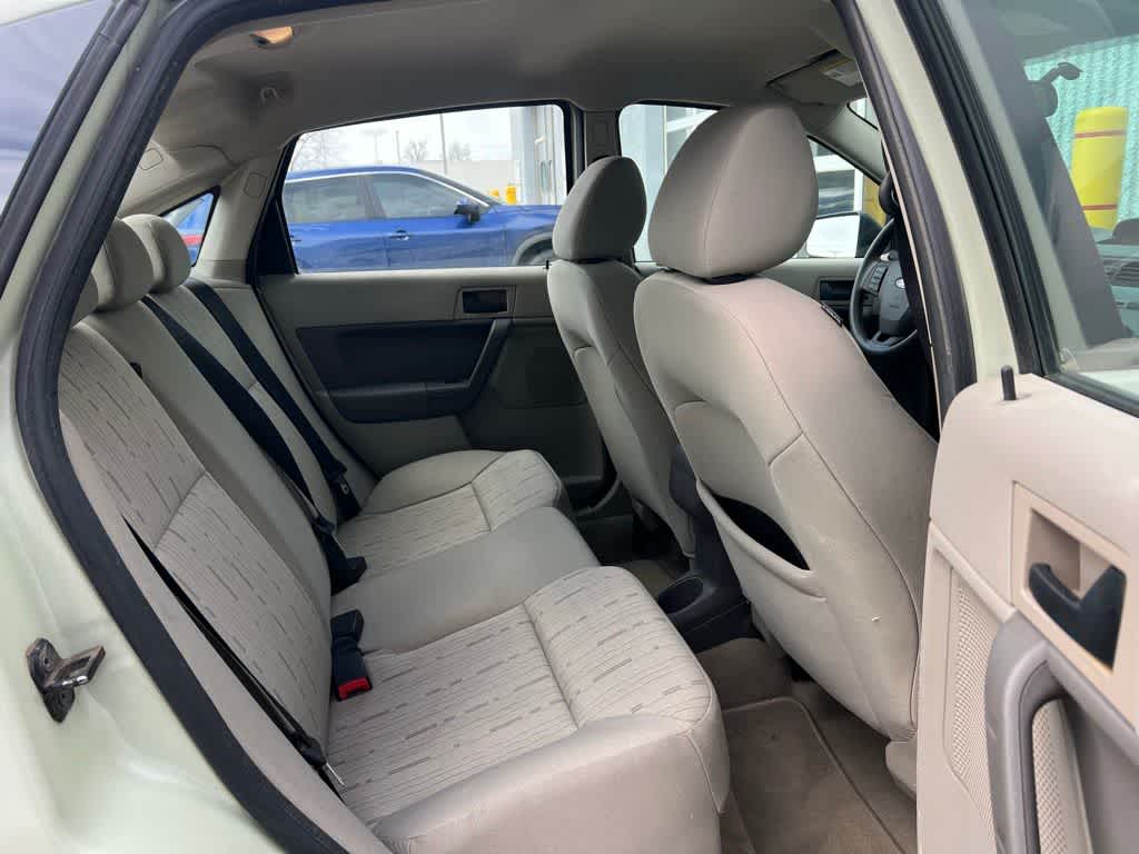 Thumbnail: 2010 Ford Focus - 21