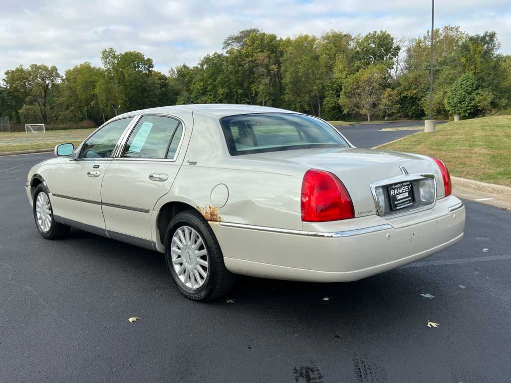 Thumbnail: 2005 Lincoln Town Car - 3