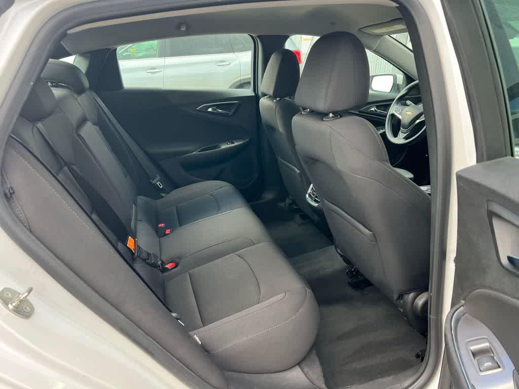 Thumbnail: 2017 Chevrolet Malibu - 15