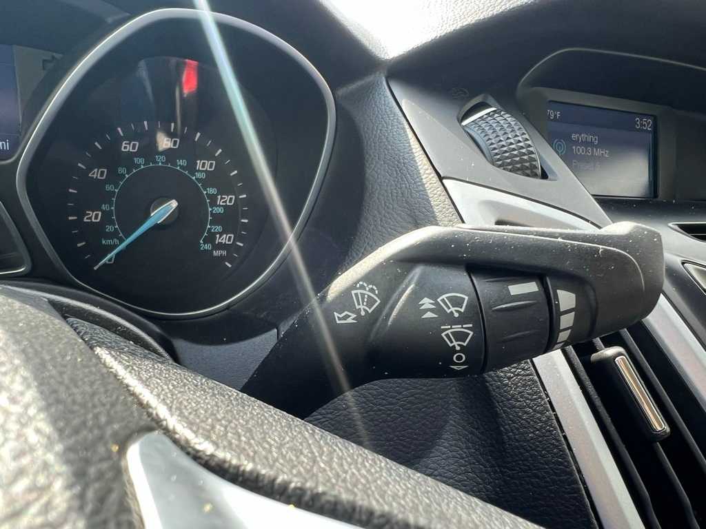 2014 Ford Focus SE 23