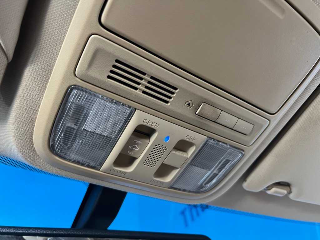 Thumbnail: 2012 Honda Crosstour - 26