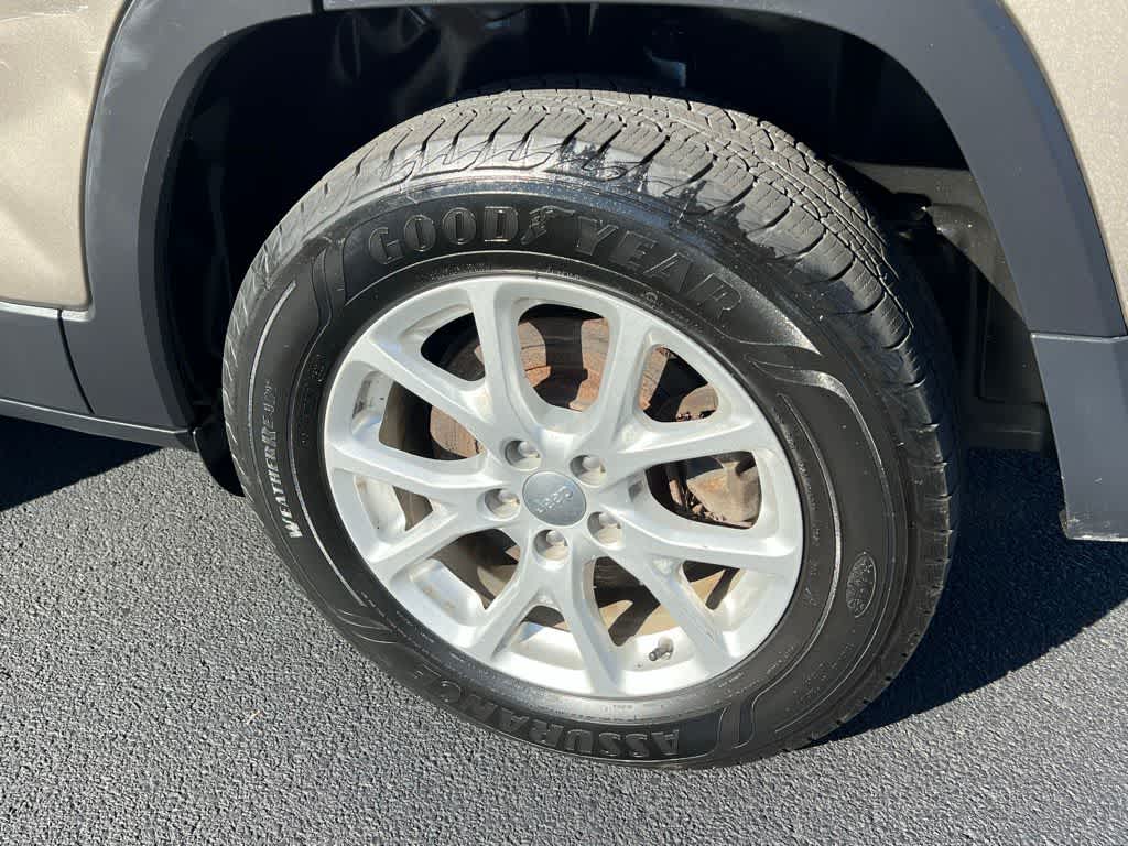 Thumbnail: 2016 Jeep Cherokee - 10