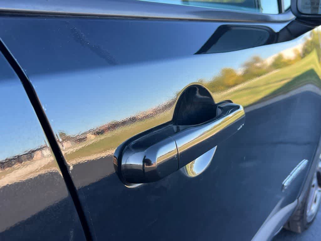 Thumbnail: 2015 Jeep Renegade - 18