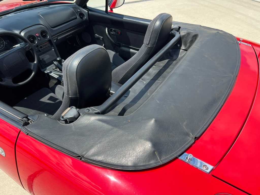 Thumbnail: 1995 Mazda MX-5 Miata - 39