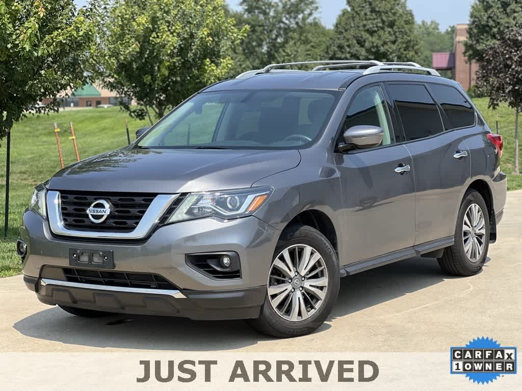 2017 Nissan Pathfinder SV -
                  Urbandale, IA