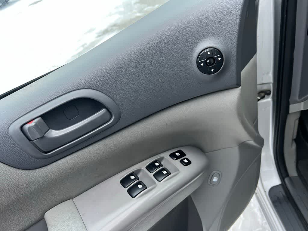 Thumbnail: 2012 Kia Sedona - 22