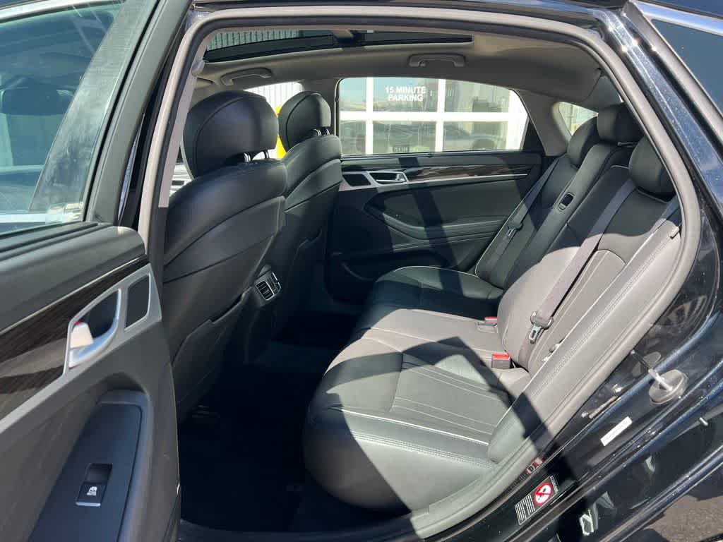 Thumbnail: 2015 Hyundai Genesis - 20