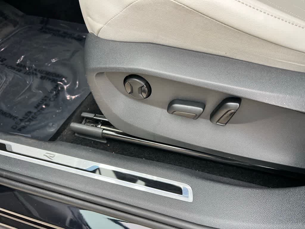 Thumbnail: 2023 Volkswagen Tiguan - 14