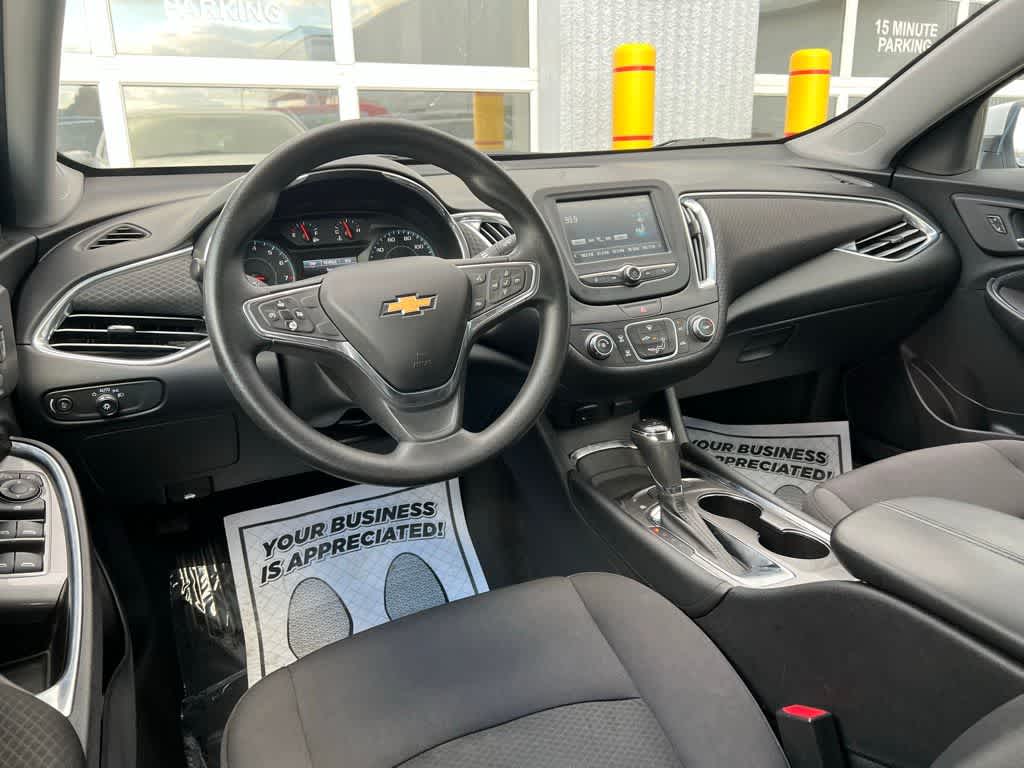 Thumbnail: 2017 Chevrolet Malibu - 18