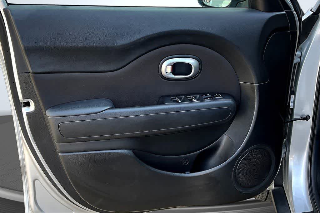 Thumbnail: 2018 Kia Soul - 18