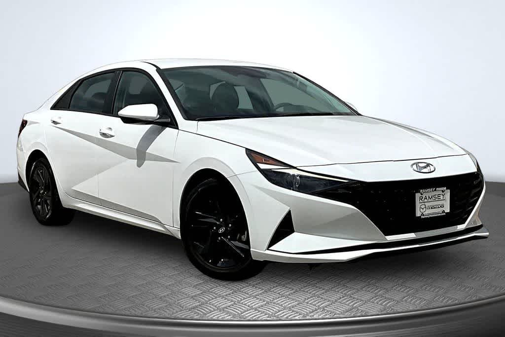 Thumbnail: 2022 Hyundai Elantra - 11