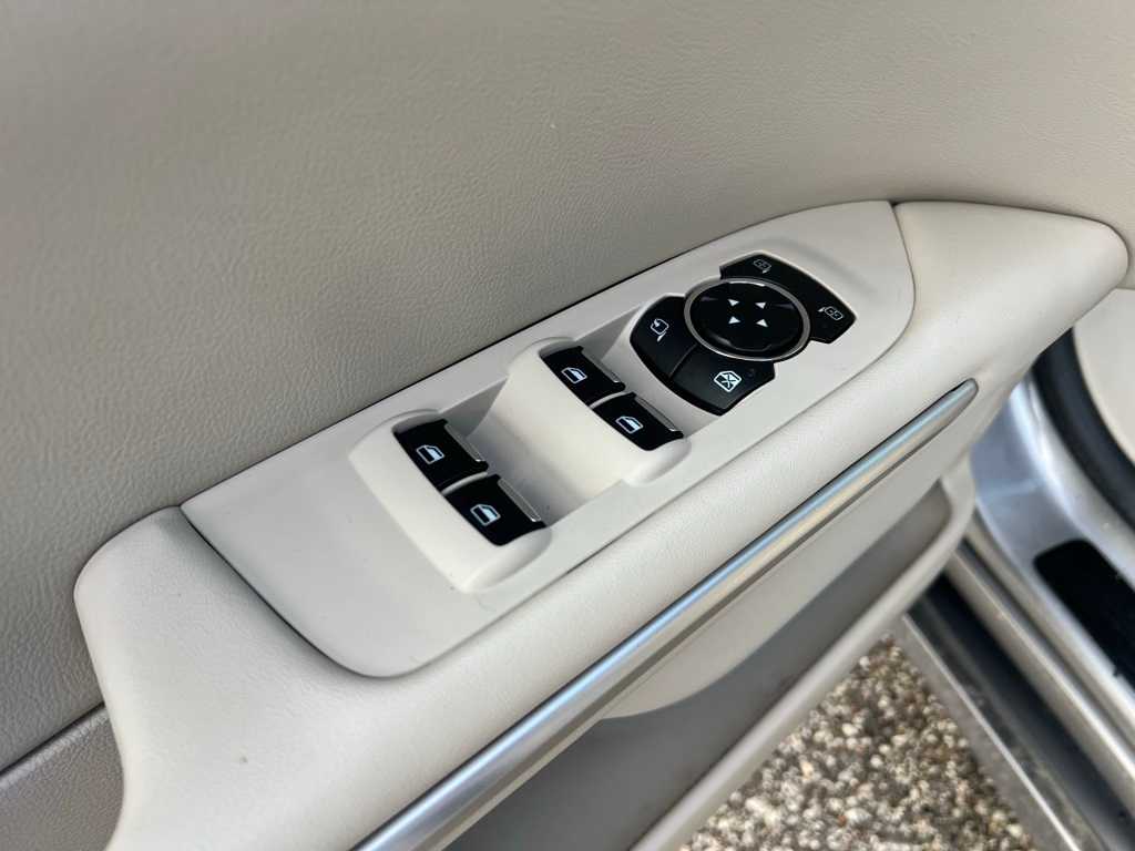 Thumbnail: 2016 Lincoln MKZ - 13