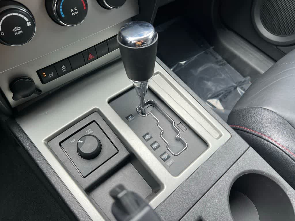 Thumbnail: 2011 Dodge Nitro - 41