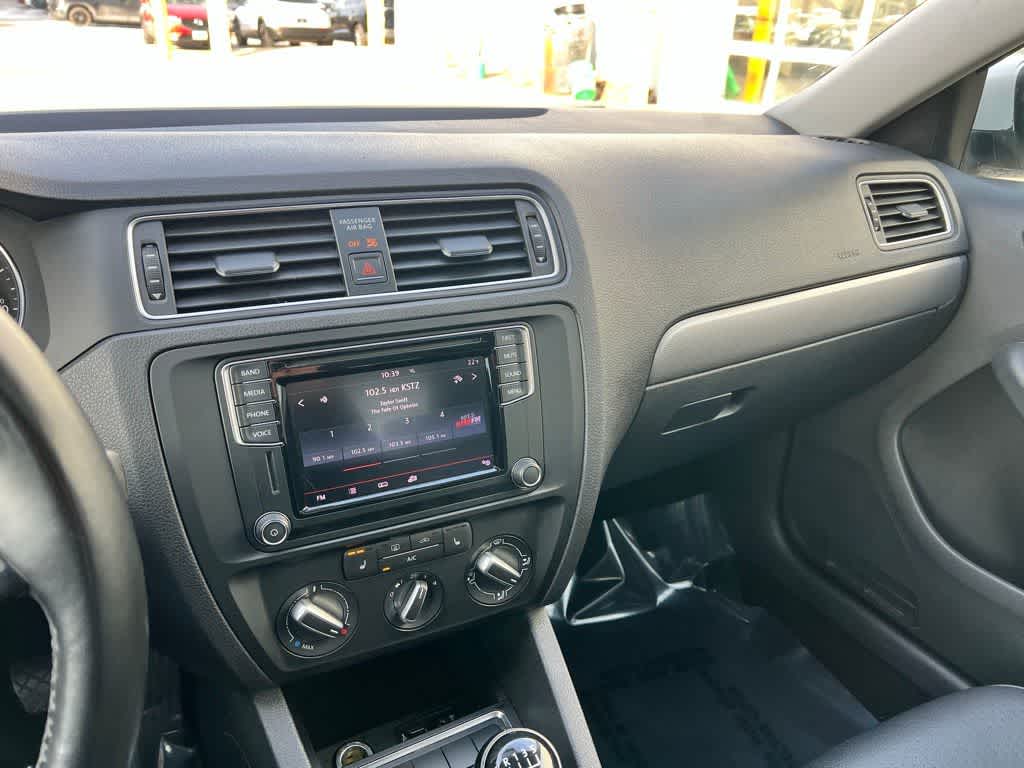 Thumbnail: 2017 Volkswagen Jetta - 36