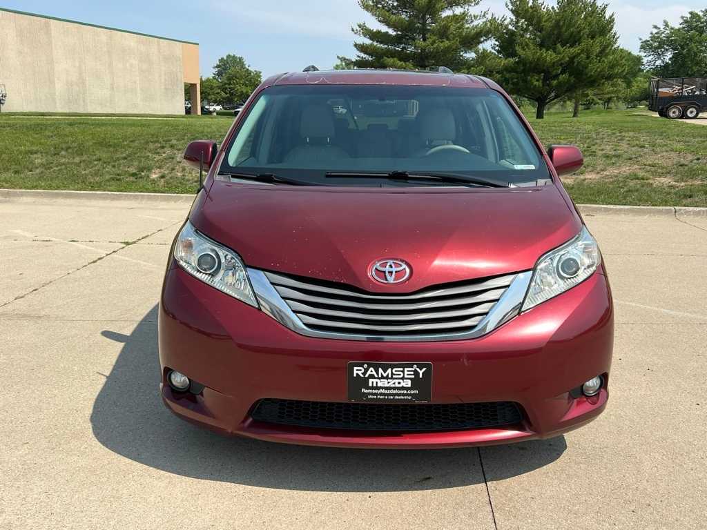 Thumbnail: 2012 Toyota Sienna - 8