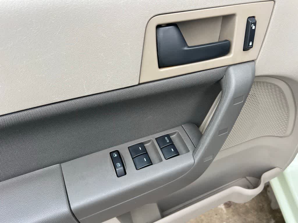 Thumbnail: 2010 Ford Focus - 15