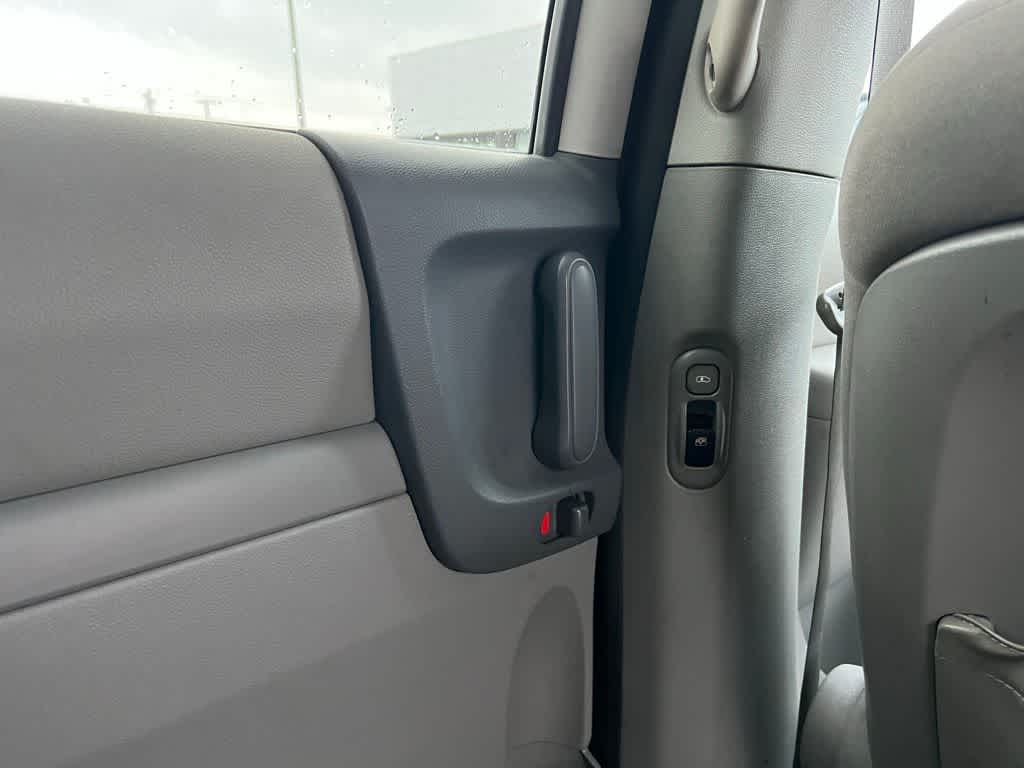 Thumbnail: 2012 Kia Sedona - 17