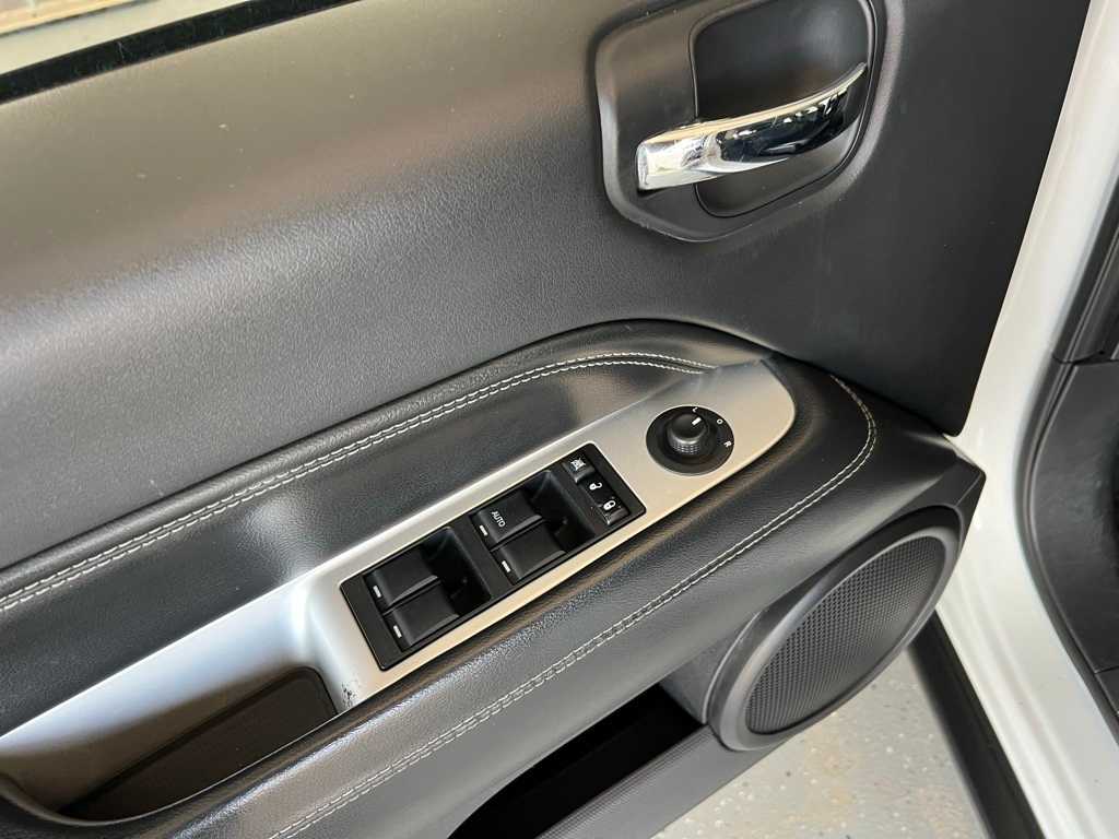 Thumbnail: 2016 Jeep Compass - 18