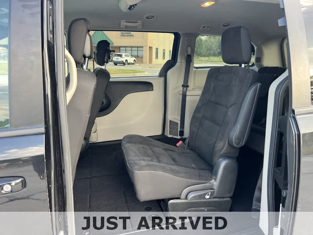 Thumbnail: 2018 Dodge Grand Caravan - 13