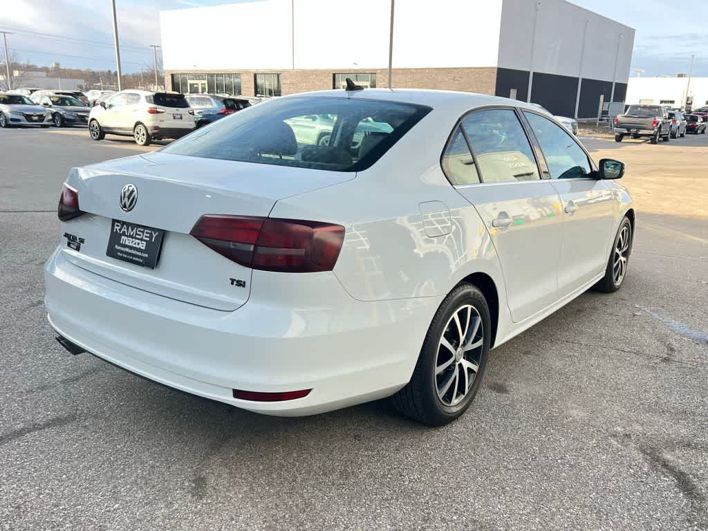 Thumbnail: 2017 Volkswagen Jetta - 6