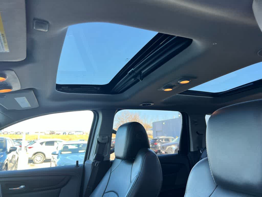 Thumbnail: 2017 Chevrolet Traverse - 20